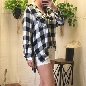 Jak & Rae plaid tunic with grommet pocket Medium